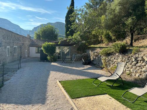 Maisonnette face au Garlaban