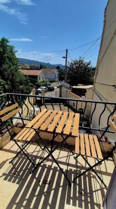 Maisonnette rénovée avec cour, clim et métro à 5 min