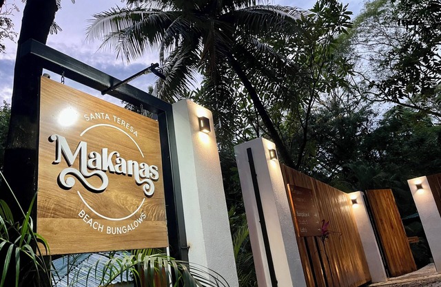 Makanas Beach Bungalows