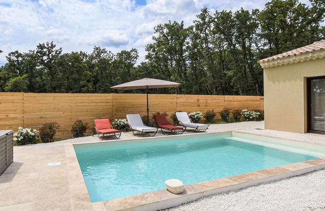 Make yourself comfortable in this vacation home with pool and close to the forest.