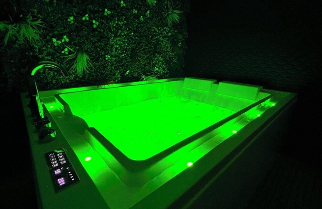 Maléna Home self-catering cottage with spa Calais