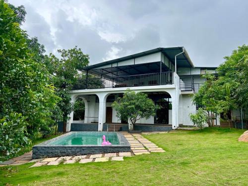 Malama Stay The Mist 4BHK Pawna