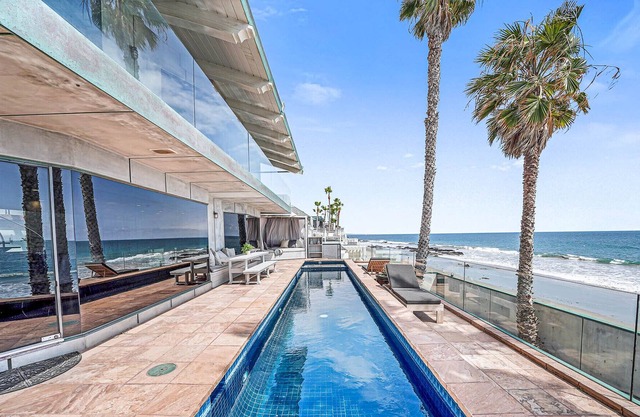 MALIBU PRIVATE BEACHFRONT ESTATE WITH POOL & SPA | 4 BEDROOM