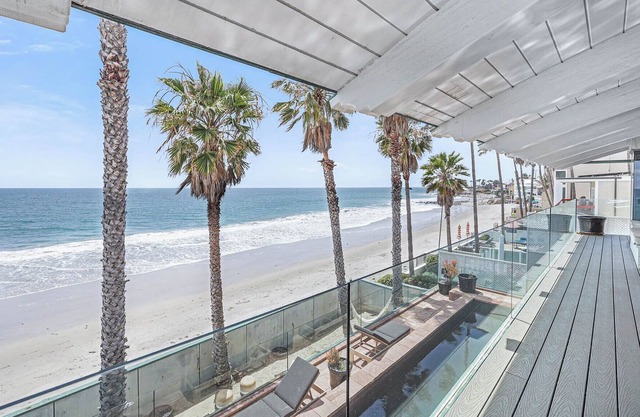 MALIBU PRIVATE BEACHFRONT VILLA WITH POOL & SPA, 4 BEDROOM