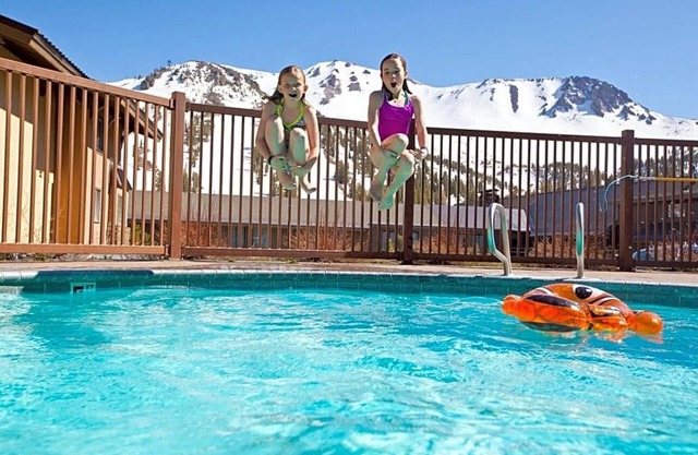 Mammoth Mountain Inn provides flawless service and all the necessary facilities for visitors .