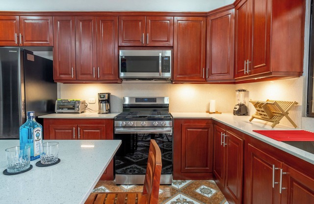 Managua, Newly Renovated, 5 Bedrooms 9 Beds, AC, Wifi, washer, dryer.