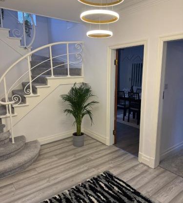 Manchester City Oasis - Spacious 5 Bedroom House