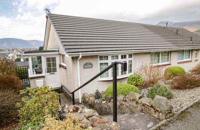 MANESTY VIEW, family friendly, with a garden in Keswick