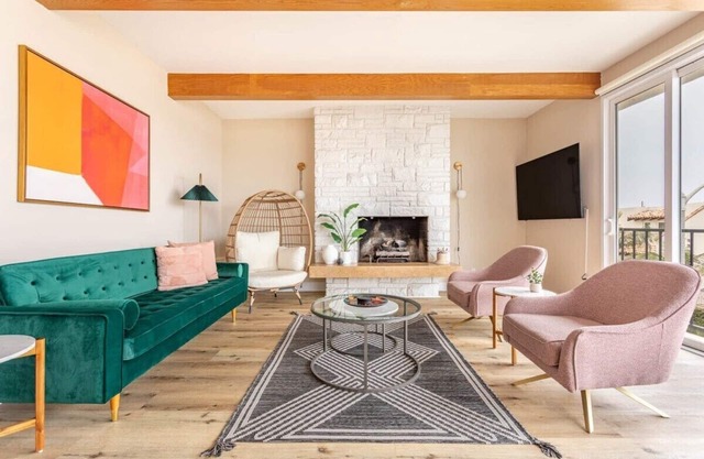 Manhattan Beach 3BR Home: Ocean Views & Parking!