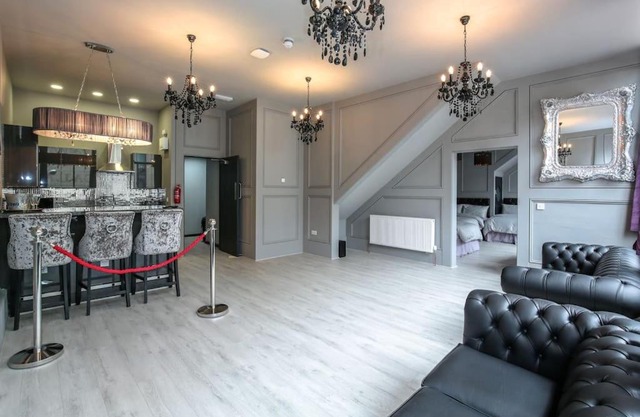 Manhattan Suite - sleeps 24! Heart of Liverpool