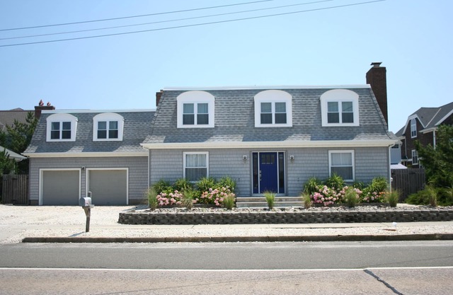 Mantoloking Beach Retreat with pool in Private Beach Community