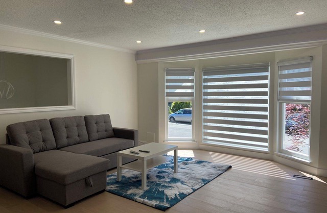 Maple Ridge W. Central/3 rooms 3 queen 1 sofa bed