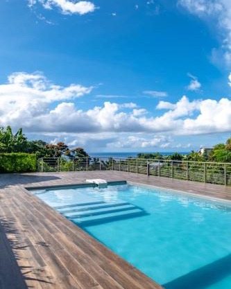 Maraea Deluxe Apt 2BR 2BA with Pool View near Tahiti Airport