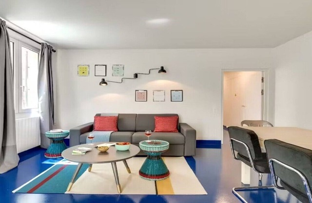 Marais-a maze of picture perfect narrow streets- 115m2 gem in a dream location