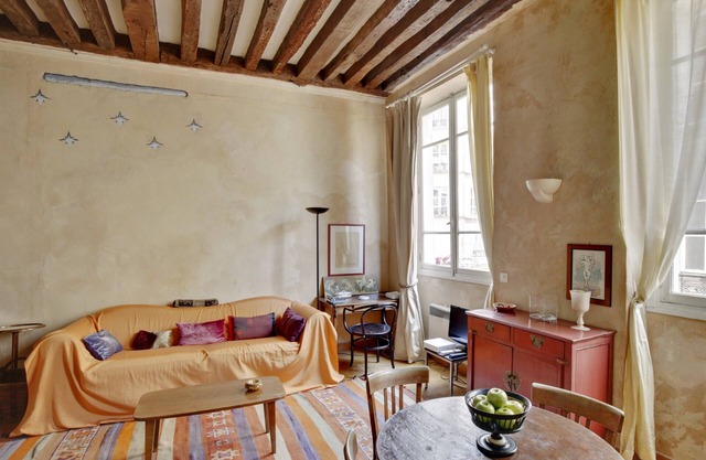 Marais/Carnavalet (Rosiers) ID 24