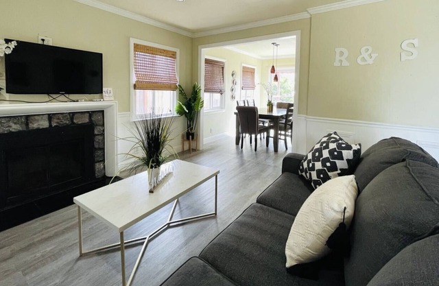 @ Marbella Lane - Urban Style Home | Laundry + P