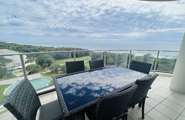 Marcoola Penthouse ~ 3 bed ~ 2 bath ~ rooftop entertaining