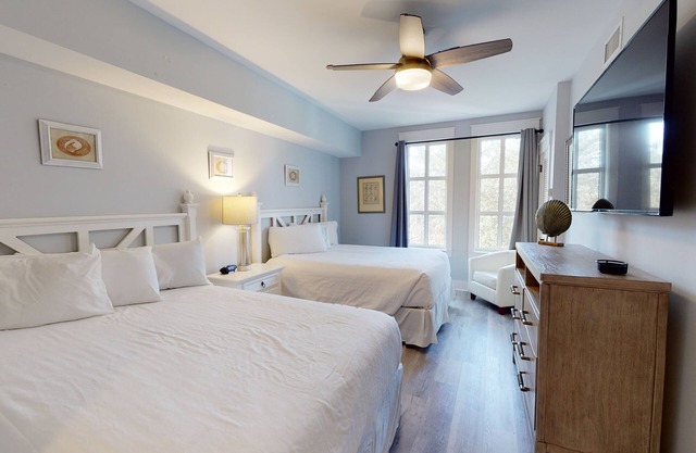 Market Street Inn 434 - Studio with 2 queen beds, close to Baytowne Wharf!