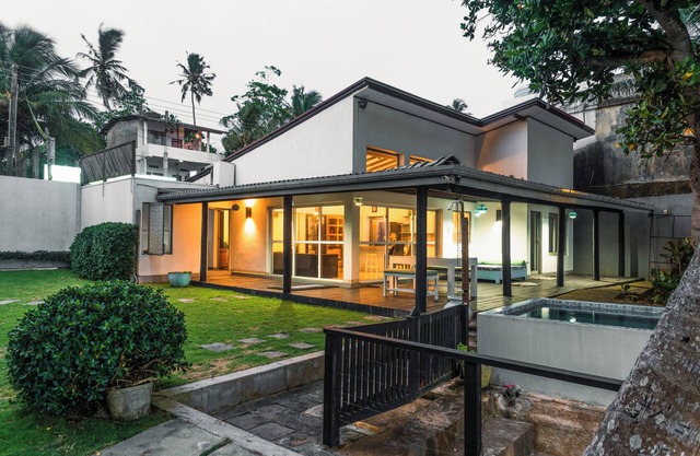 Marley's Beach House - 2 Bedroom Beachfront Villa