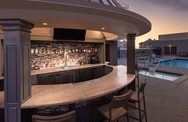 Marriott Master Villa w/Kitchen,nNO RESORT FEE Just steps to Mall & Strip!