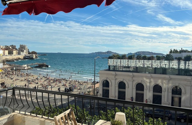Marseille apartment facing the catalan beach with superb sea view