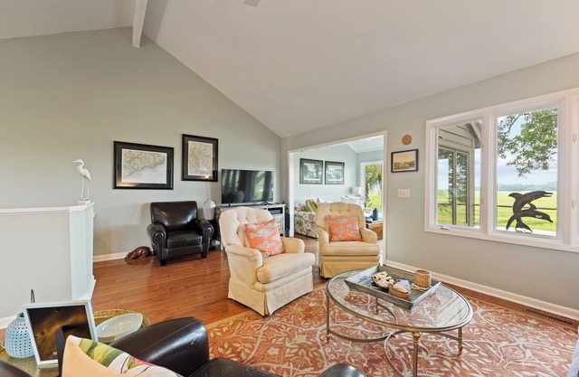Marsh View Creekwatch Villa! 2 BR/2.5 BA! Neighborhood Pool! Amenity Cards!