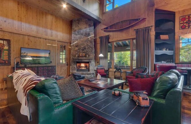 Martis Camp Barn Styled Cabin - Stunning 3 BR Walk to Family Barn and Camp Lodge!