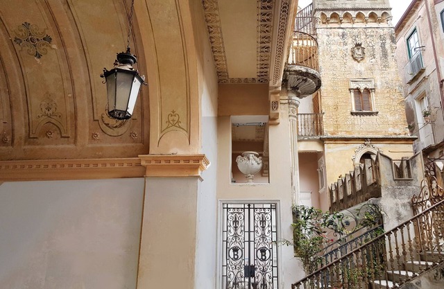 Maruska, centre, 5 min walk to beach, inside palazzo 1700, wi fi.