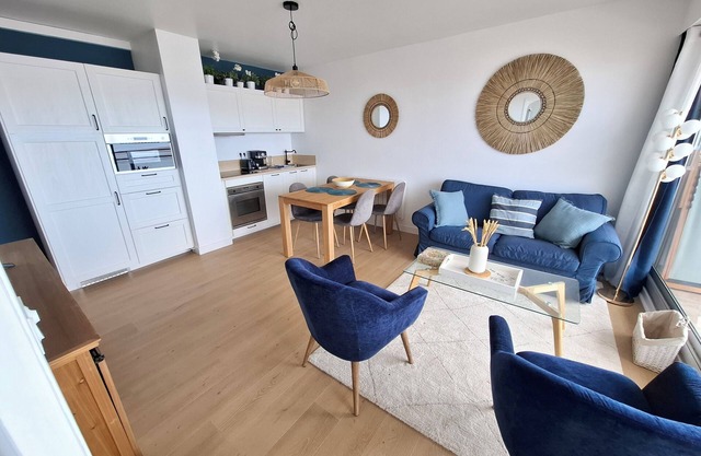 MARVELLOUS SEA VIEW BRIGHT 3* APARTMENT WITH ALL COMFORTS & PLEASANT TERRACE