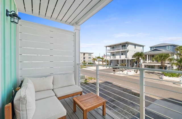 Marvelous NEW 4-bedroom 4.5 bathroom townhome 100 steps from Mexico Beach