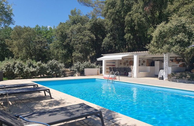 MAS 4* HEATED SWIMMING POOL-PÉTANQUE COURT-AIR CONDITIONING-FENCED GARDEN 6000 M