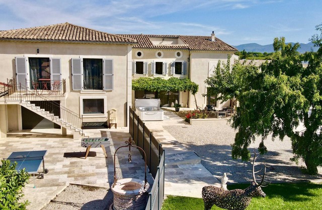 Mas de Baye - Swimming pool & Spa - 5-star furnished holiday accommodation