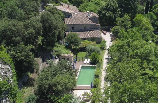 Mas du Sommelier, a charming house from 1422 with pool in an idyllic setting