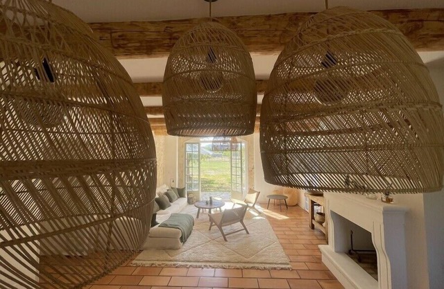 Mas la Pradelle, at the gates of the Luberon, ideal for 12 people