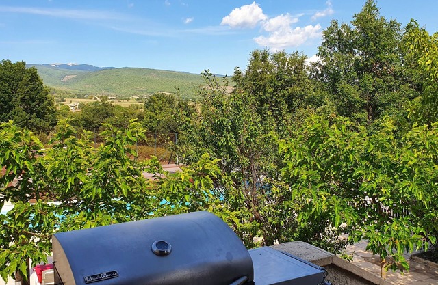 Mas provençal with swimming pool and tennis court