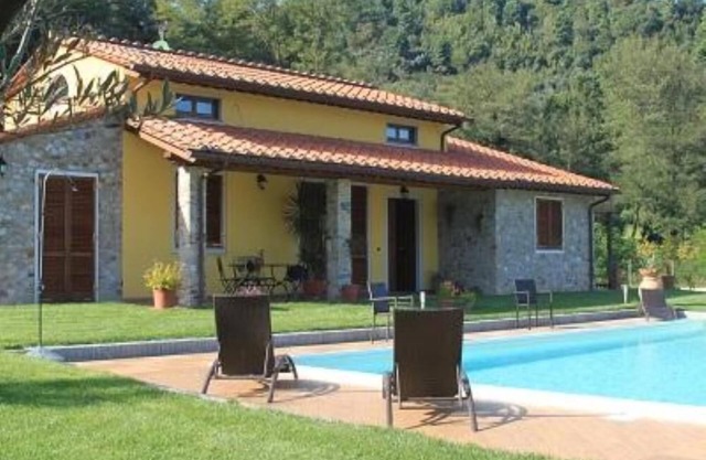 Massa Pisana: Villa with pool and big garden at only 3 km far from the centre