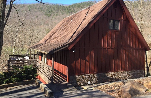 MASSANUTTEN FOR KIDS - Upper Mountain with Playroom and Views of the Slopes!