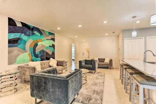 Massive 4 bedroom close to the Beach with a pool