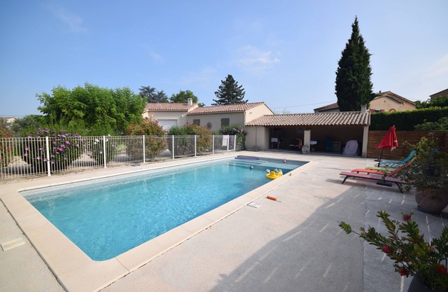 Mazan holiday villa with private swimming pool on 3000m