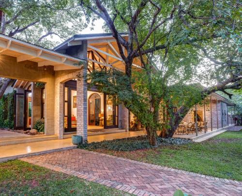 Mbano Manor Hotel Victoria Falls