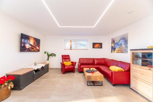 Mc Home Neue und sonnige Doppelhaushälften Top 2 mit Terrasse, Top 1 mit Garten, mit E-Ladestation in Dobl bei Graz