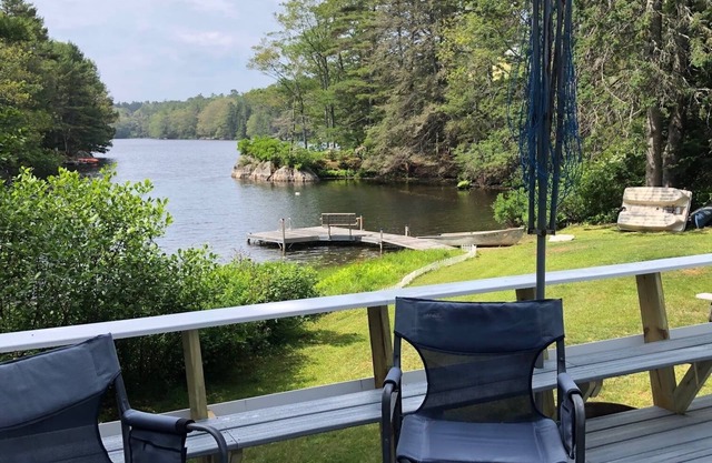 McFarland's Pond Cottage - Waterfront - West Harbor Pond!