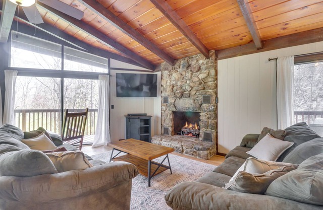 McGaheysville Vacation Rental: Yard & Fire Pit!