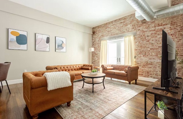 McOuat Place 3C - Luxury 1 Bed Downtown Indy Apartment Prime Location