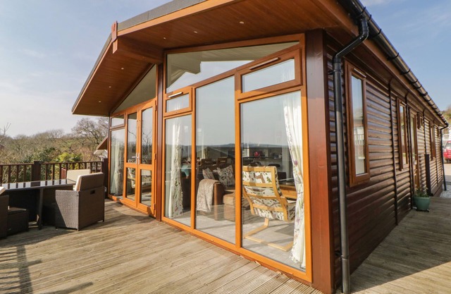 MEADOW LODGE, family friendly in Newton Ferrers