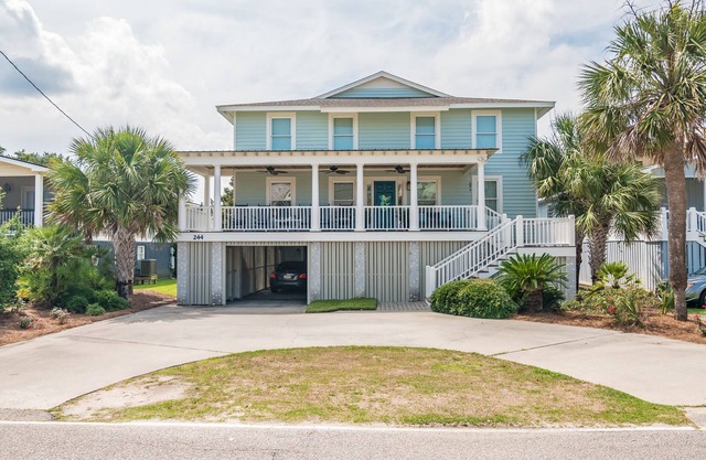 Meant 2 B'each 6 bedroom 5.5 bath home in South Litchfield, PRIVATE POOL