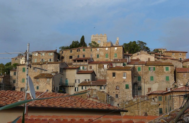 Mediterranean Tuscany, Charming House In Medieval Town, For 4 People