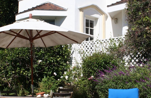 Mediterranean-style Bungalow near beach