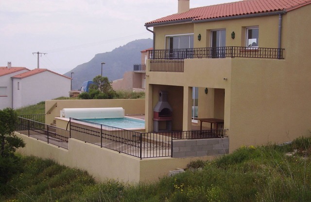 Mediterranean villa with pool and magnificent sea views