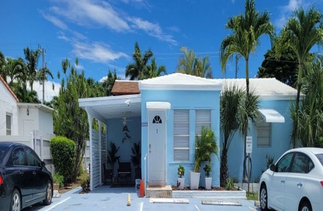 Melrose Place:Charming 2-bedroom beachhouse in delightful Deerfield Beach Island
